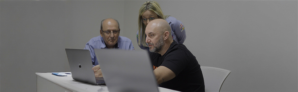 Equipe do Grupo Paraíso utilizando o SSCrop para centralizar o controle financeiro e gerenciar notas fiscais de forma prática, com monitoramento diário do fluxo de caixa